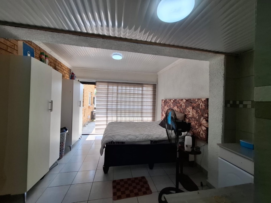 5 Bedroom Property for Sale in Oos Einde North West